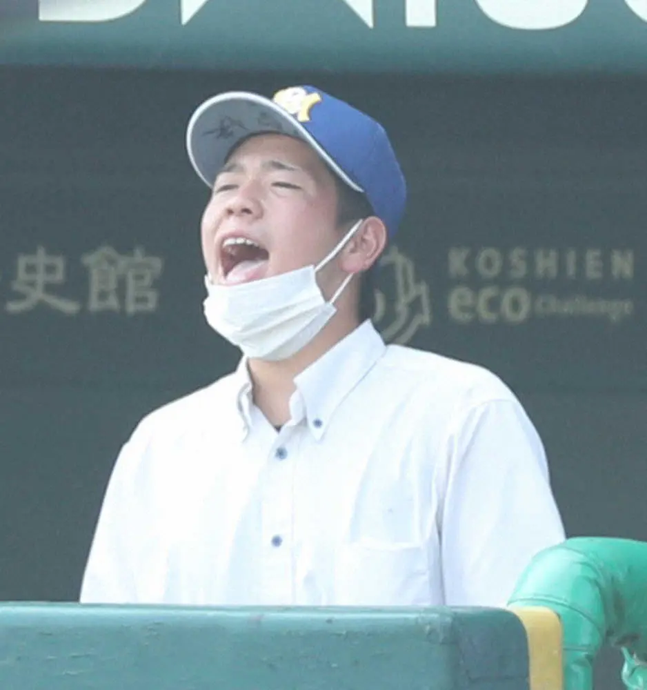 【画像・写真】明豊・記録員の片岡快君　学生コーチとして、憧れの指揮官の隣で過ごした聖地での3試合