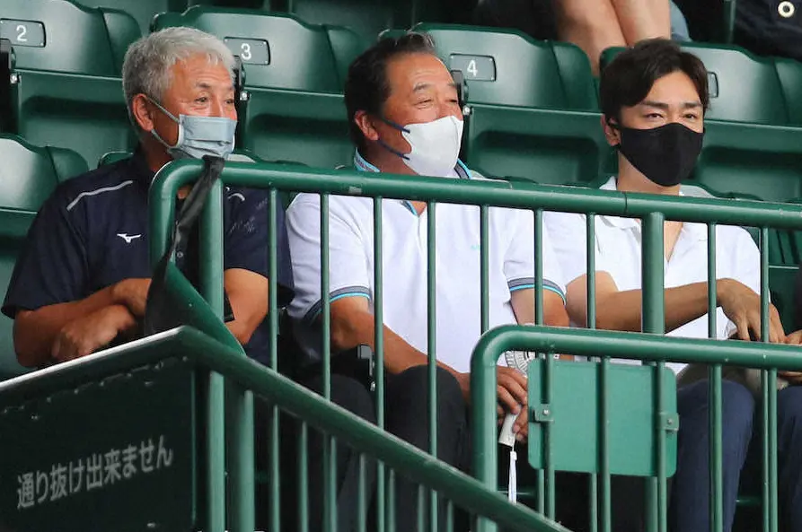 【画像・写真】【甲子園】ソフトバンク・和田　母校の浜田を聖地で応援「刺激を自分の投球に生かしていけたら」