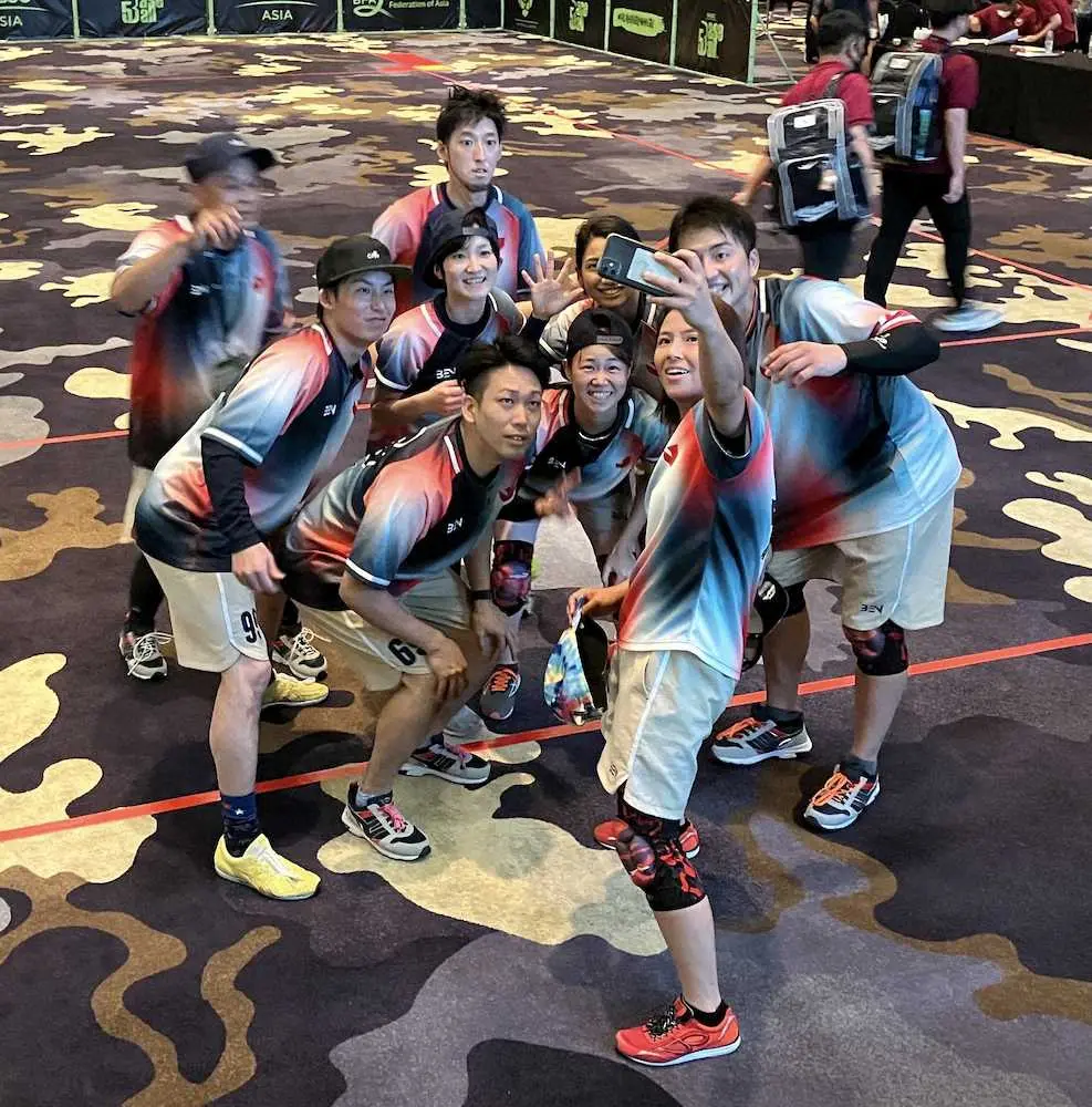 【画像・写真】5人制野球アジア杯開幕　六角彩子擁する日本代表が1次リーグB組1位通過