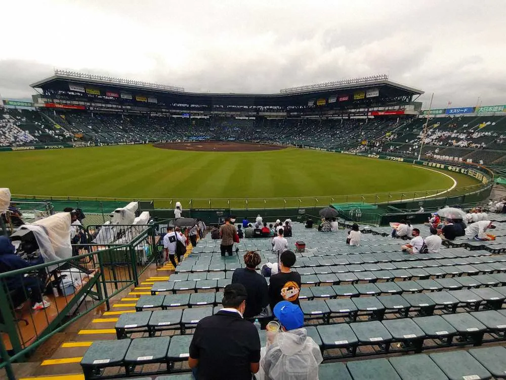 【画像・写真】【甲子園】準々決勝第1試合は雨で開始遅らせ8時45分開始予定　阪神園芸の「神整備」が光る