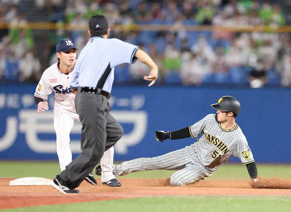 【画像・写真】阪神　緊急昇格の中野が復帰初戦で躍動　今季18個目の盗塁に遊撃守備でも好守