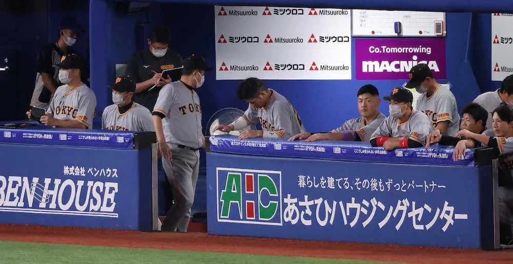 【画像・写真】巨人・原監督　戸郷に「やっぱり、後半に点を取られるってところでしょうな」同点8回にソロ被弾