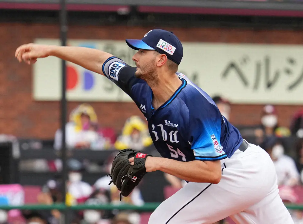 【画像・写真】【隠しマイク】西武・スミス　二刀流！？練習で軽快にボールさばき「Today　Shortstop！」