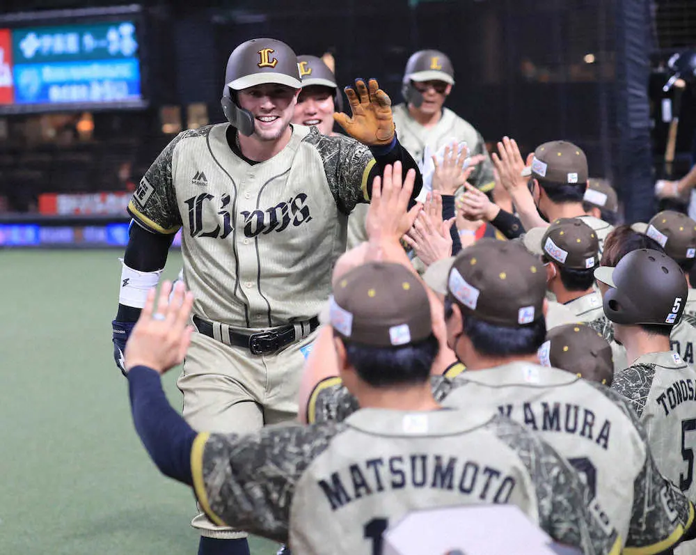 【画像・写真】西武・オグレディ　決勝の15号3ラン「反撃の流れを用意してくれたことに感謝」