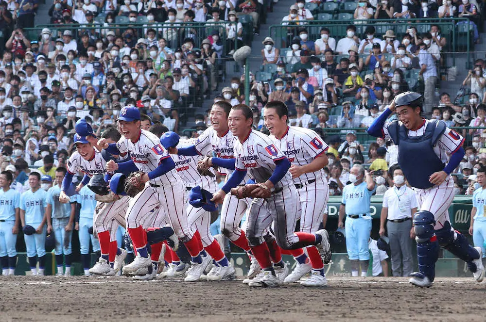 【画像・写真】【甲子園】下関国際　坂原監督は好救援の仲井が「一番流れを引き寄せた」選手の成長ぶりに目を見張る