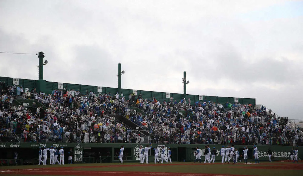 【画像・写真】日本ハム　北海道・釧路でまた日没コールド、19年以来3年ぶり…午後4時7分、7回引き分けで終了