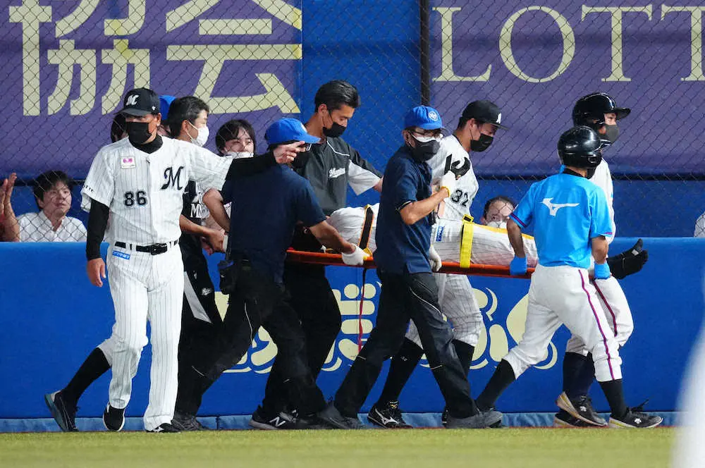 【画像・写真】ロッテ福田秀が上半身強打でタンカで退場、病院へ　執念キャッチに井口監督「今日の試合で一番大きかった」