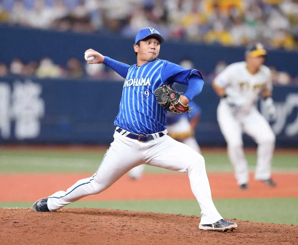 【画像・写真】DeNA山崎　大魔神超え史上最年少200S「優勝を目指して頑張っていきたい」今季30Sで8連勝