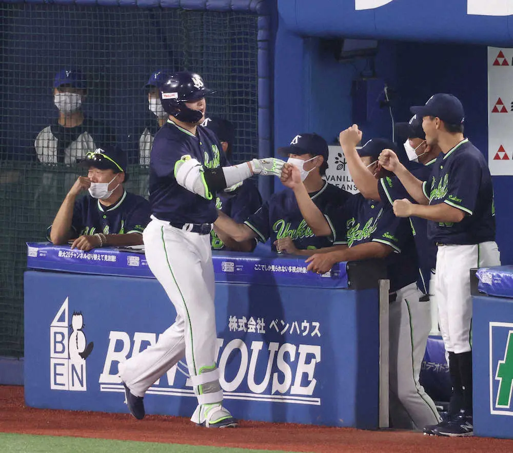 【画像・写真】ヤクルト“村神様”がDeNAのハマスタ神話崩す　最年少150号、プロ野球タイ記録のマルチ弾