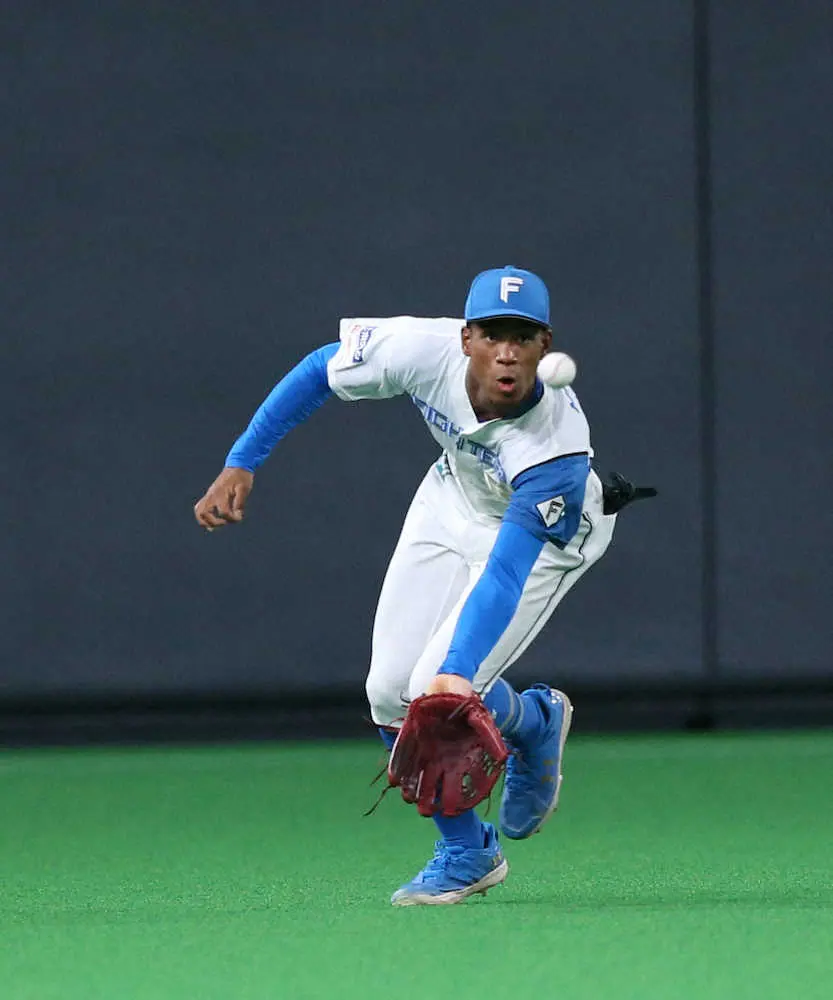 【画像・写真】日本ハム・万波＆中島が好守でポンセのノーノーアシスト　万波「助けることできてうれしい」