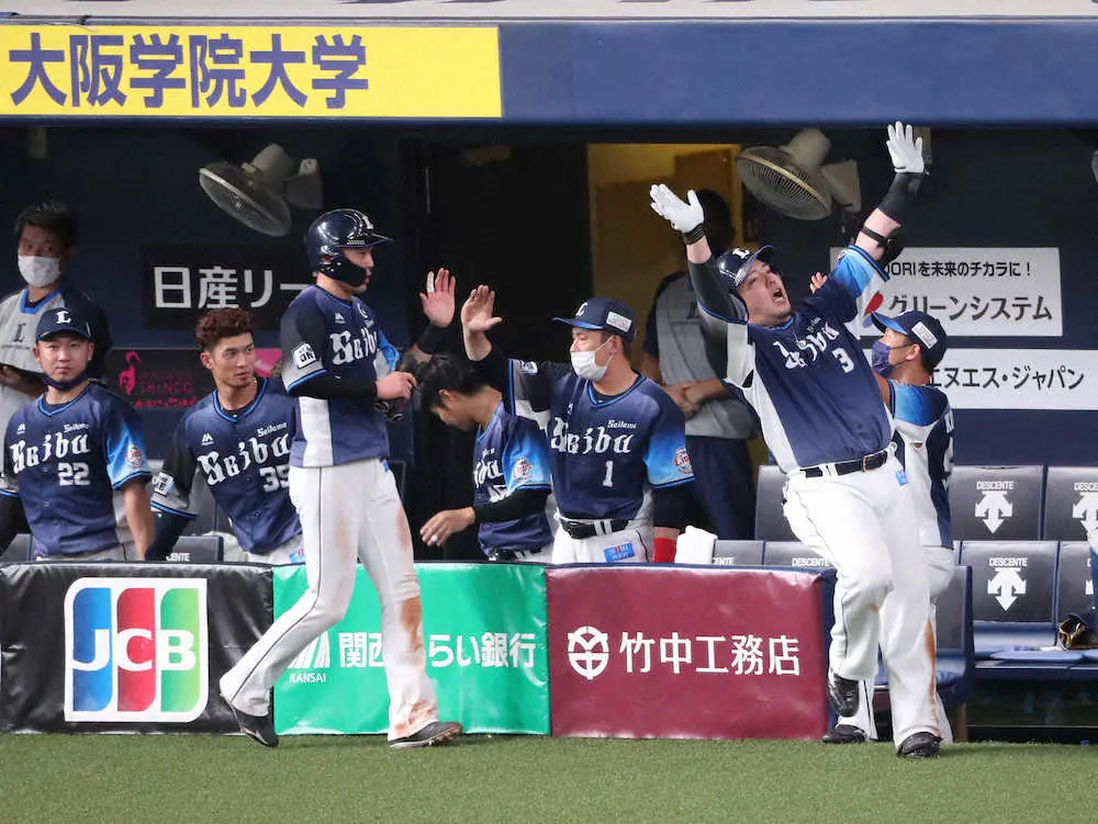 【画像・写真】西武・山川「厳しい戦いで嫌なんですけど優勝します」トドメ37号だ4安打3打点　祝5000勝どすこい！