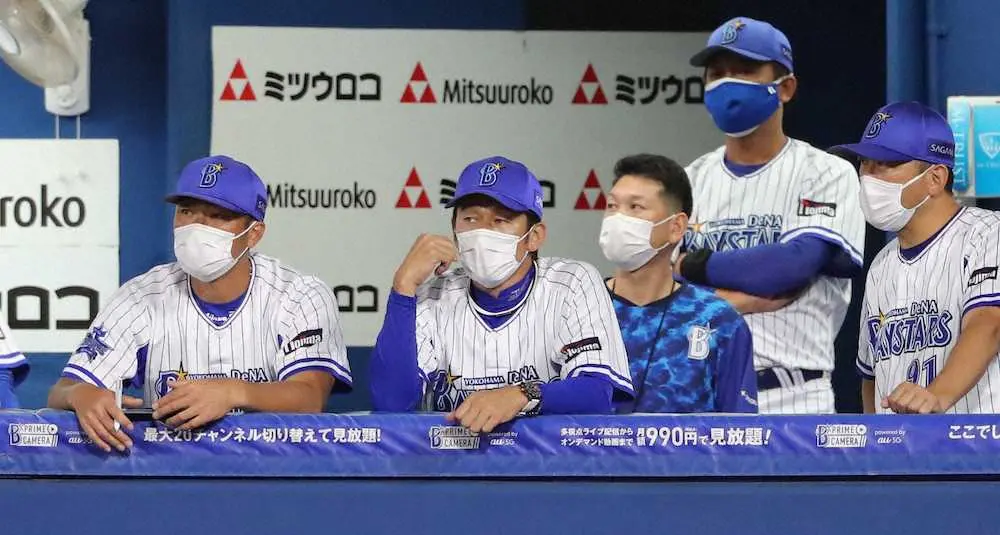 【画像・写真】DeNA三浦監督　村上にV49号被弾「監督の責任」悔しさ押し殺し7差「もう一度食らいつけるように」