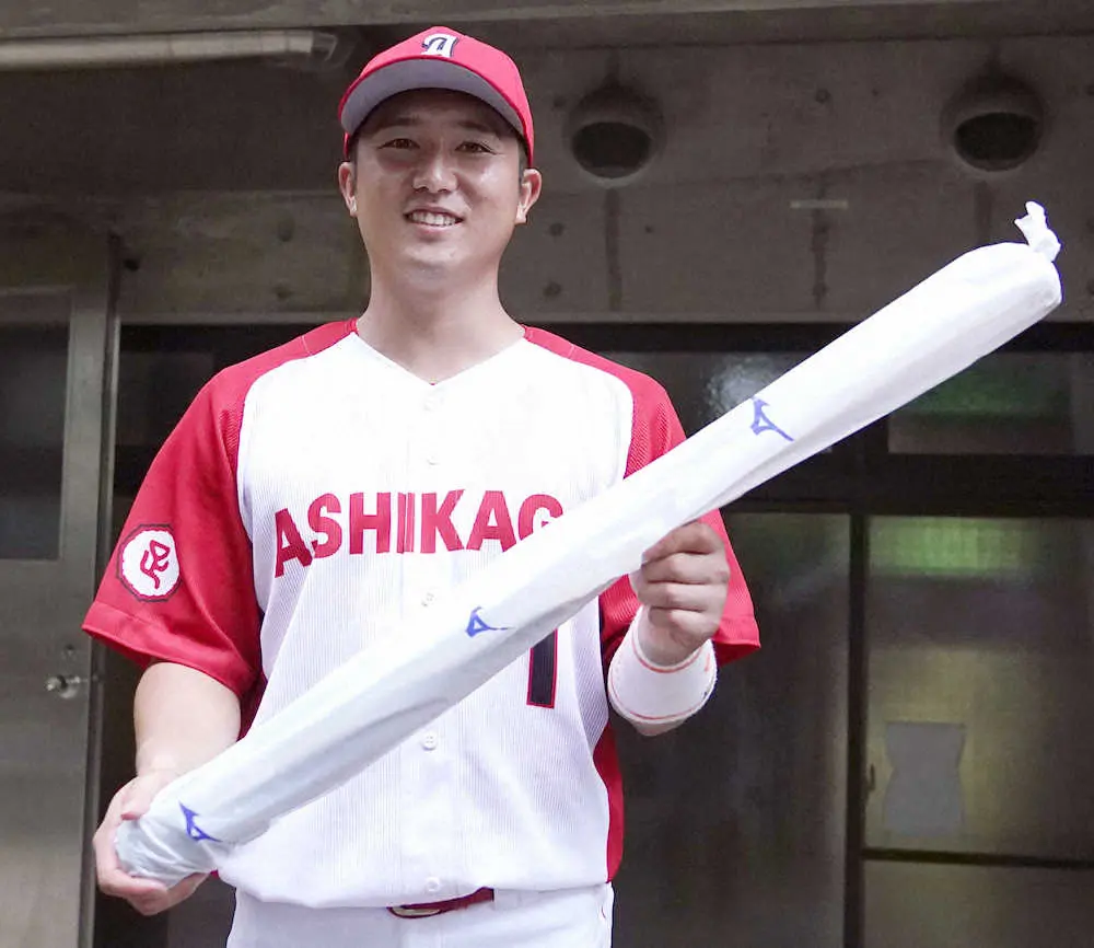 【画像・写真】全足利クラブ・佐藤翔“王手弾”で「ホームラン賞」新品バット贈呈