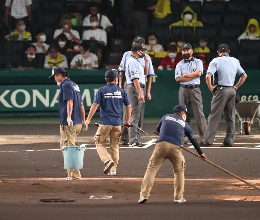 【画像・写真】阪神　阪神園芸の迅速修復で試合は午後6時45分に開始　青柳は初回3者連続三振でスタート