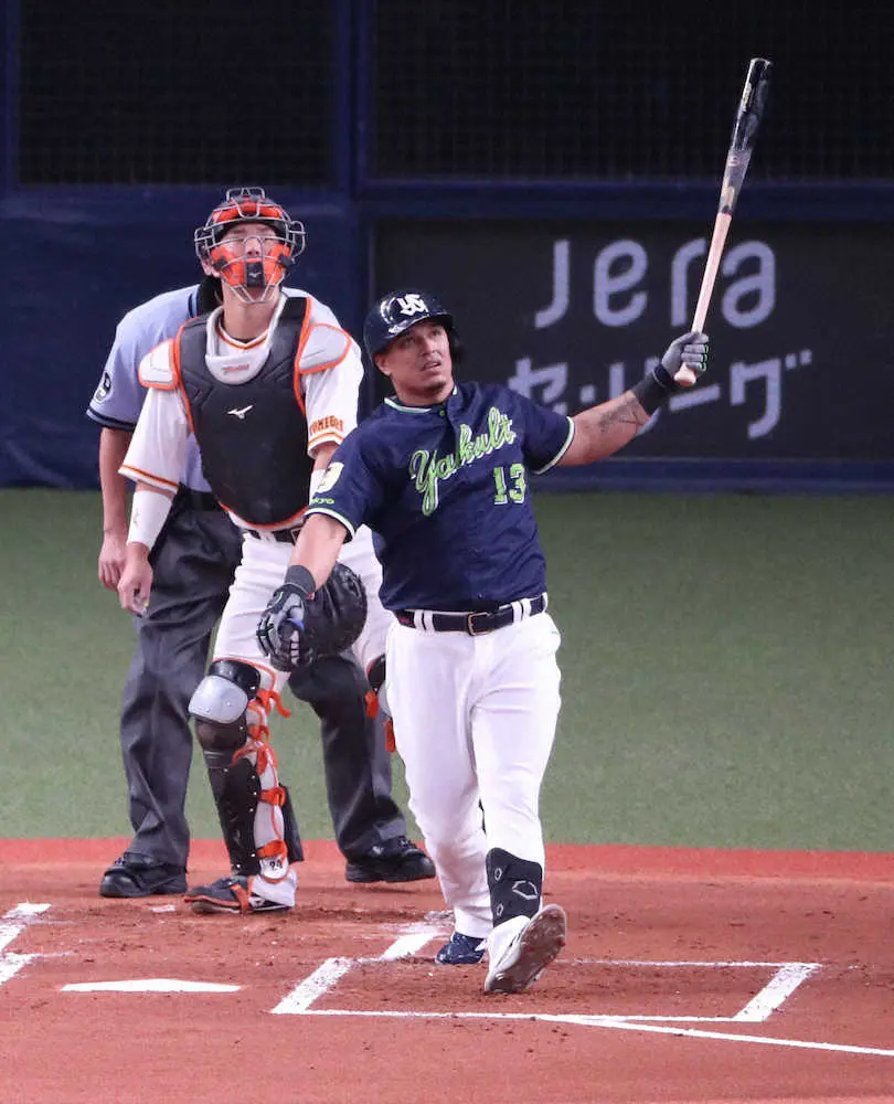 【画像・写真】ヤクルト・オスナが巨人戦で先制2ラン！　村上の両リーグ断トツ、99個目四球を最大限に生かす