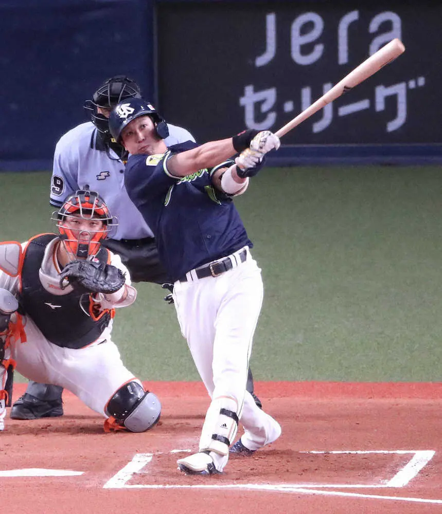 【画像・写真】ヤクルト・山田、3戦連発22号　「フルスイングしました」復調気配の主将が5階席へズドン