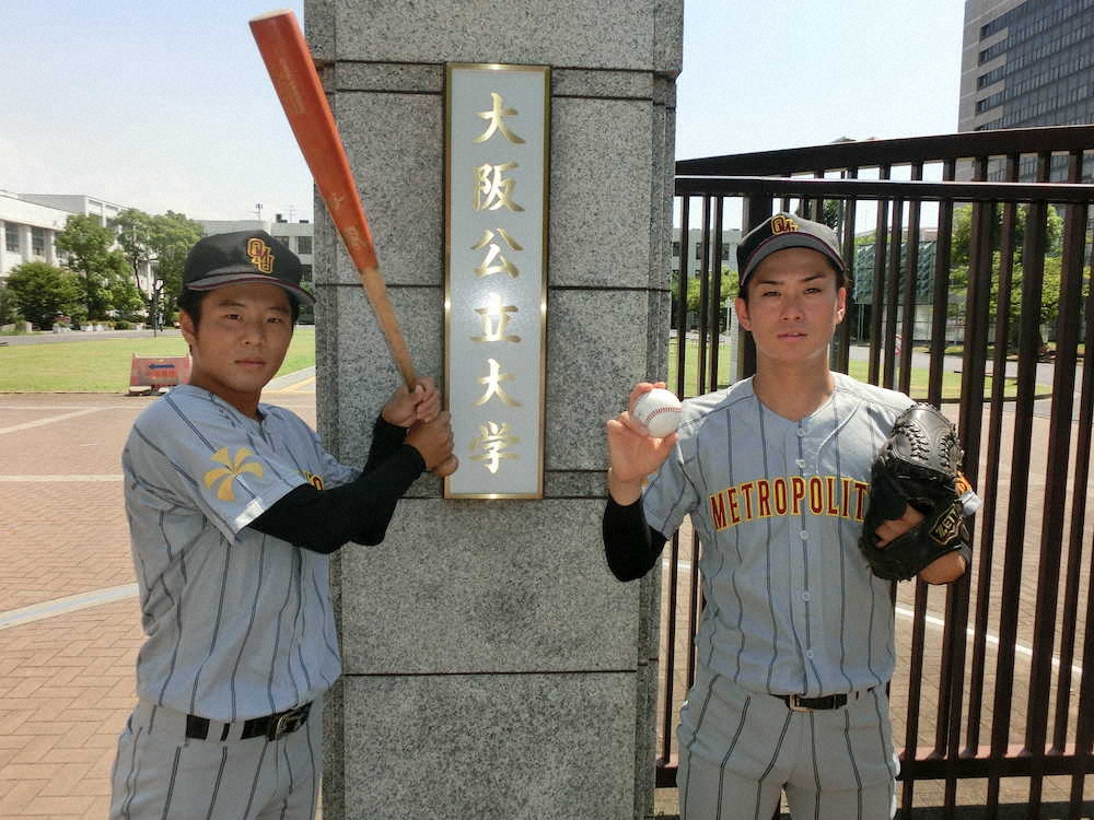 ＜近畿学生野球＞大阪公立大の有正（右）と蔵道