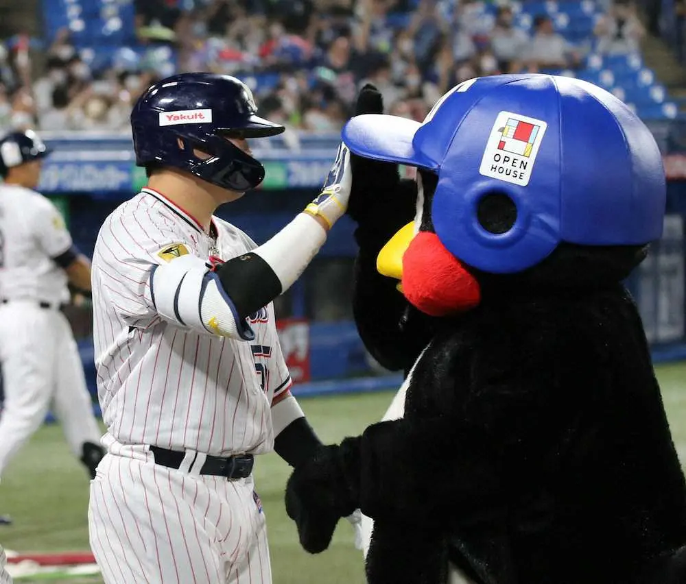 【画像・写真】ヤクルト・村上　打った瞬間「村上50号」トレンド入り！「球史に残る1発」の声　燕党の磯山さやかも祝福