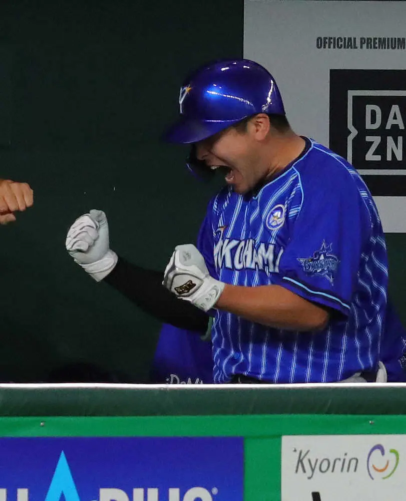 【画像・写真】DeNA　キャプテン佐野絶叫！延長11回執念の決勝ソロ「体がちぎれるくらい振ってやろうと」