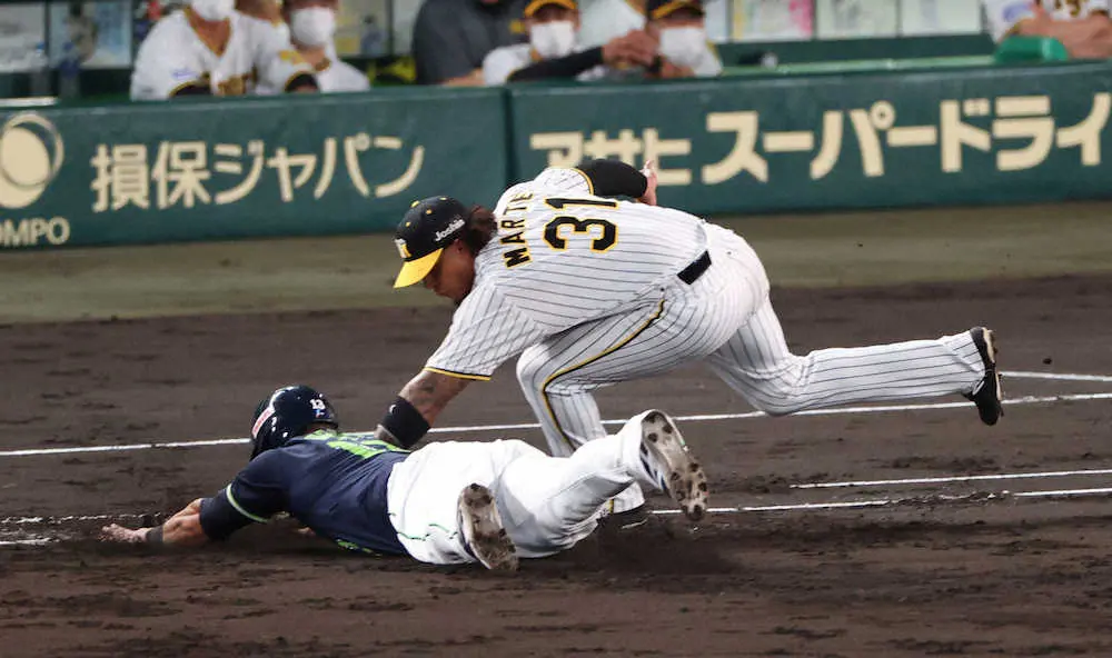 【画像・写真】ヤクルト高津監督「積極的にいこうという姿勢は、全然僕はオッケー」オスナけん制死、塩見の盗塁死責めず