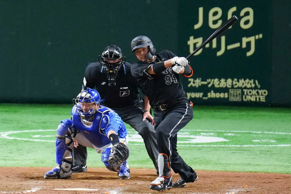 【画像・写真】巨人2年目・喜多が念願プロ初安打　通算7打席目　記念球は「両親にプレゼント」