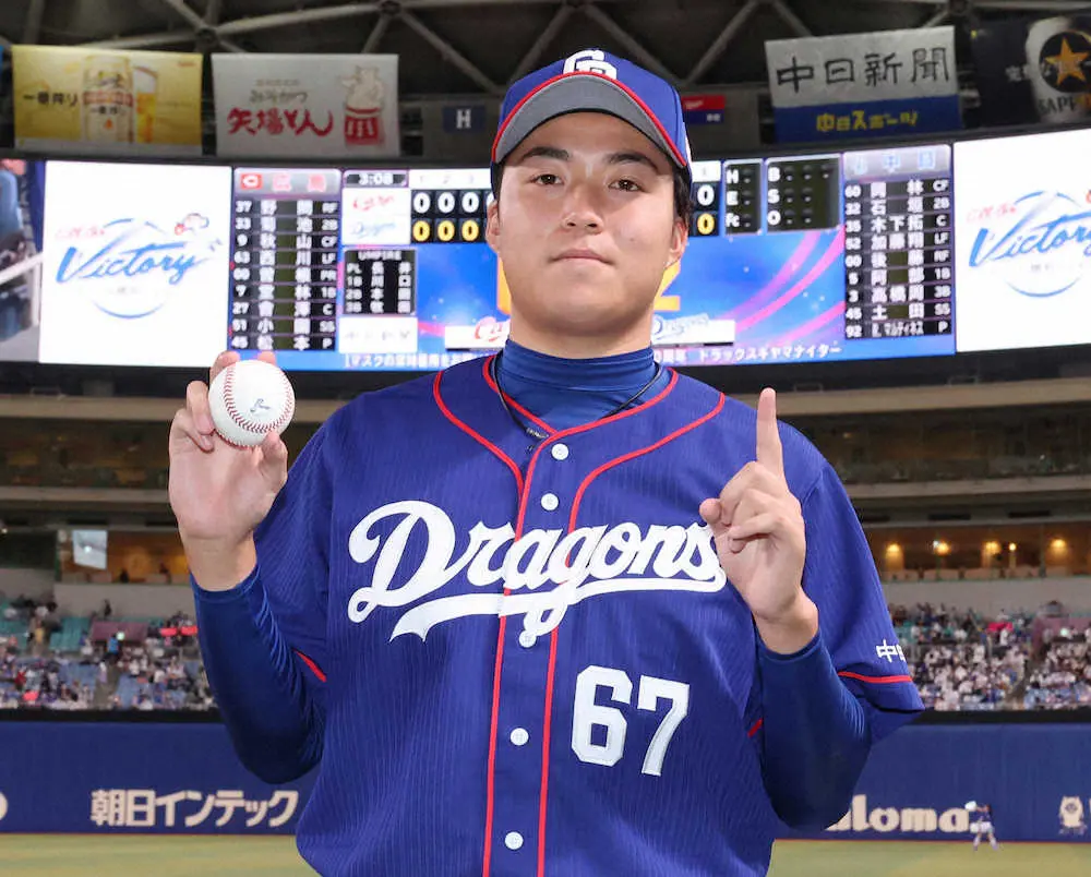 【画像・写真】プロ初勝利の中日・上田　歓喜のお立ち台「チームに迷惑ばかりかけていたので、勝つことができてうれしい」