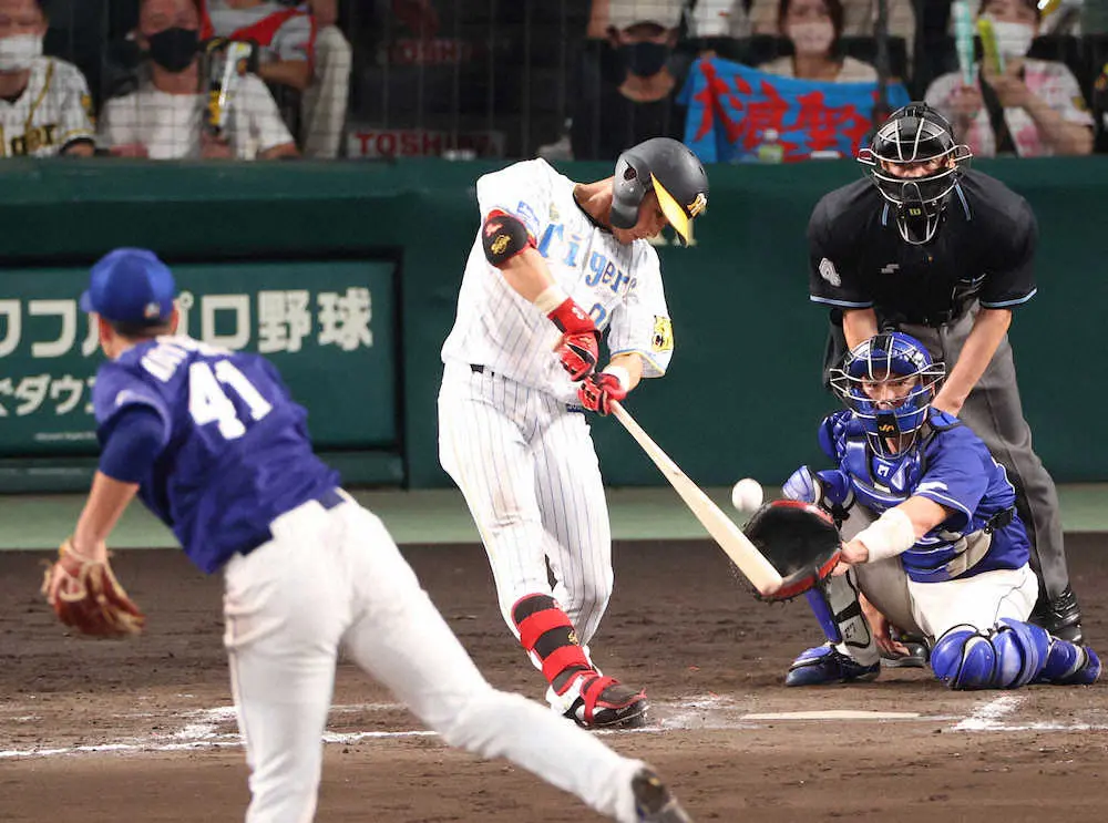 【画像・写真】阪神　6回佐藤輝&木浪の連続適時二塁打で一挙4得点の猛攻