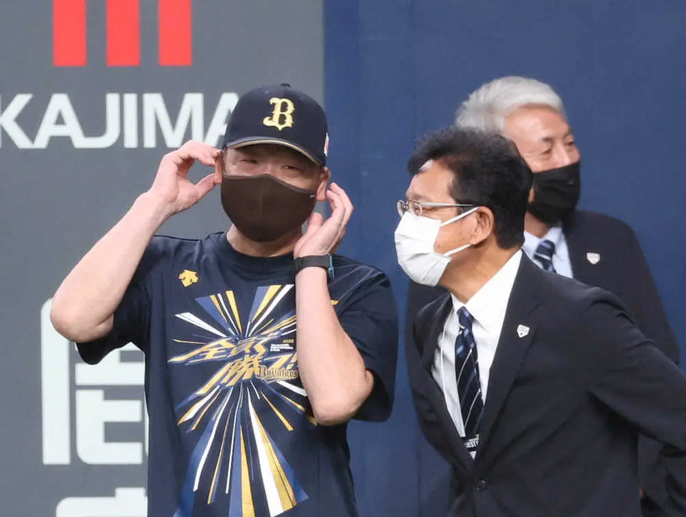 【画像・写真】侍・栗山監督　オリ―ソフトB戦で視察再開　実績組に加え宮城ら若手にも注目