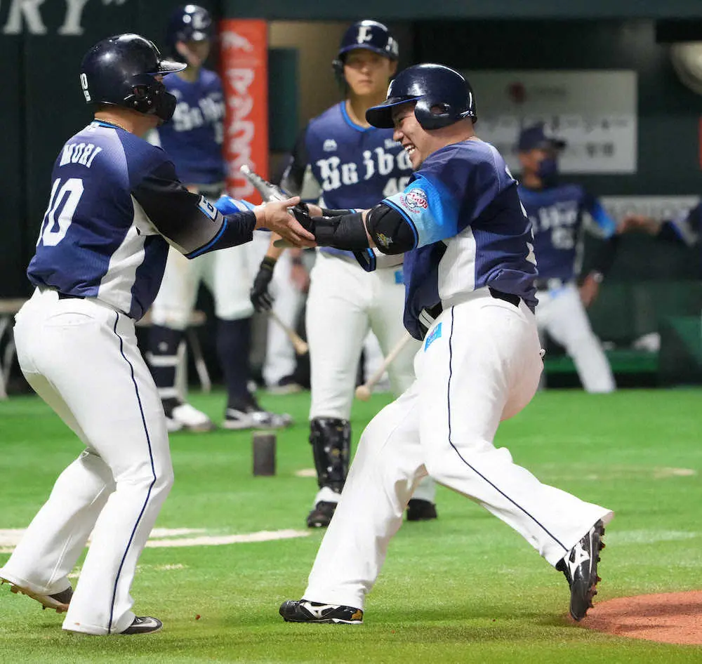【画像・写真】大混戦パ　ソフトが直接対決制し1差抜け出す！西武山川39号空砲　オリ拙守で連敗、楽天3位まで1・5差