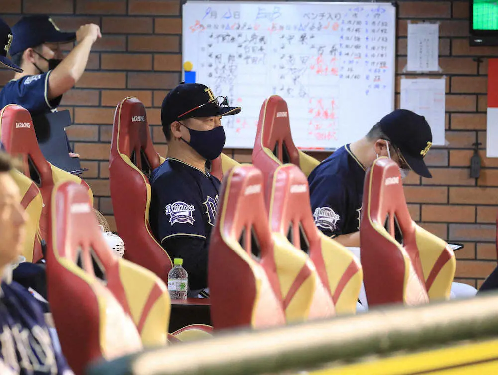 【画像・写真】オリ・中嶋監督「納得いかないわ」紅林の捕球、落球の判定巡り不満