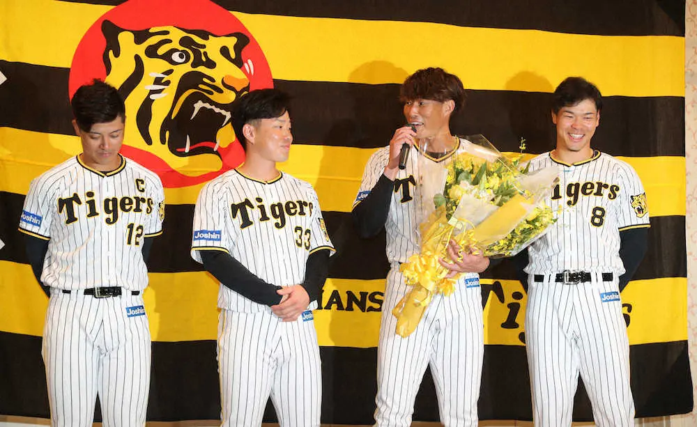 【画像・写真】阪神・糸井の引退会見に佐藤輝ら3選手がサプライズ登場　「（辞めるのを辞めるって）言おうかな」