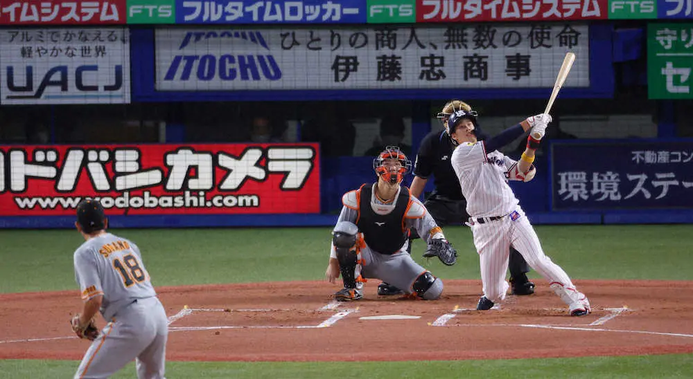 【画像・写真】ヤクルト塩見　菅野から15号先制ソロ！　初回先頭打者初球アーチは巨人戦今季2度目