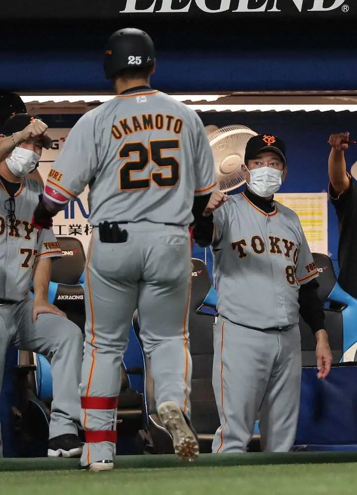 【画像・写真】岡本和真「まさか入るとは思いませんでした」10戦ぶり26号に続いて2打席連発はバックスクリーン弾