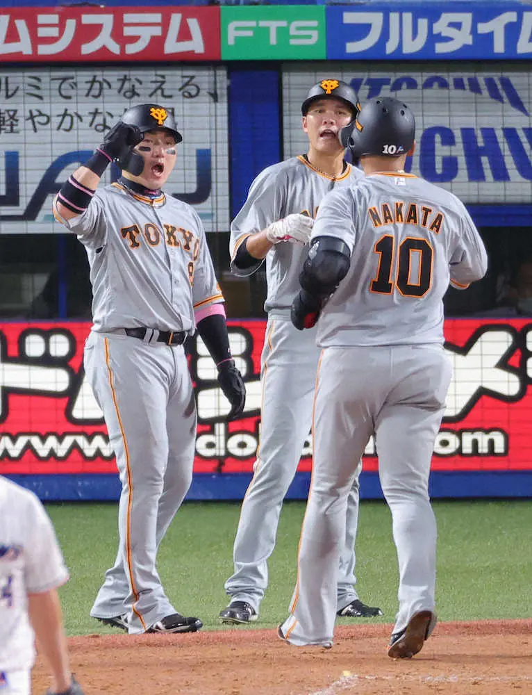 【画像・写真】巨人V逸確定回避！　原監督、逆転CSへ攻守に執念采配　ヤクルトとの8発空中戦制して虎と1差！