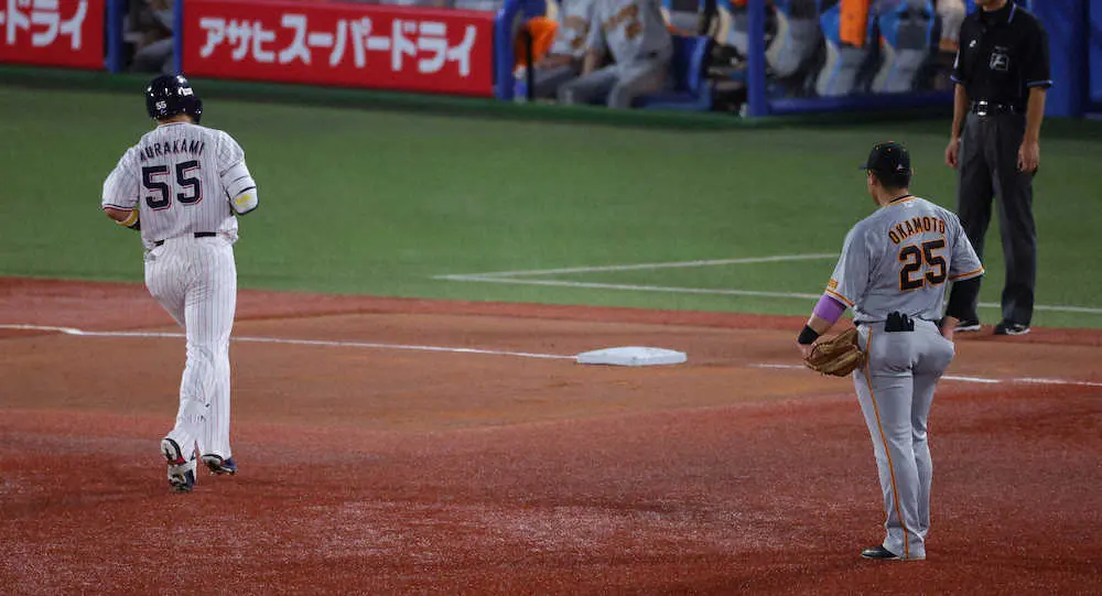 【画像・写真】巨人・岡本和真「あんなの、聞くまでもないでしょ。えぐ」「誰が見ても凄いでしょ」村上55号に感服