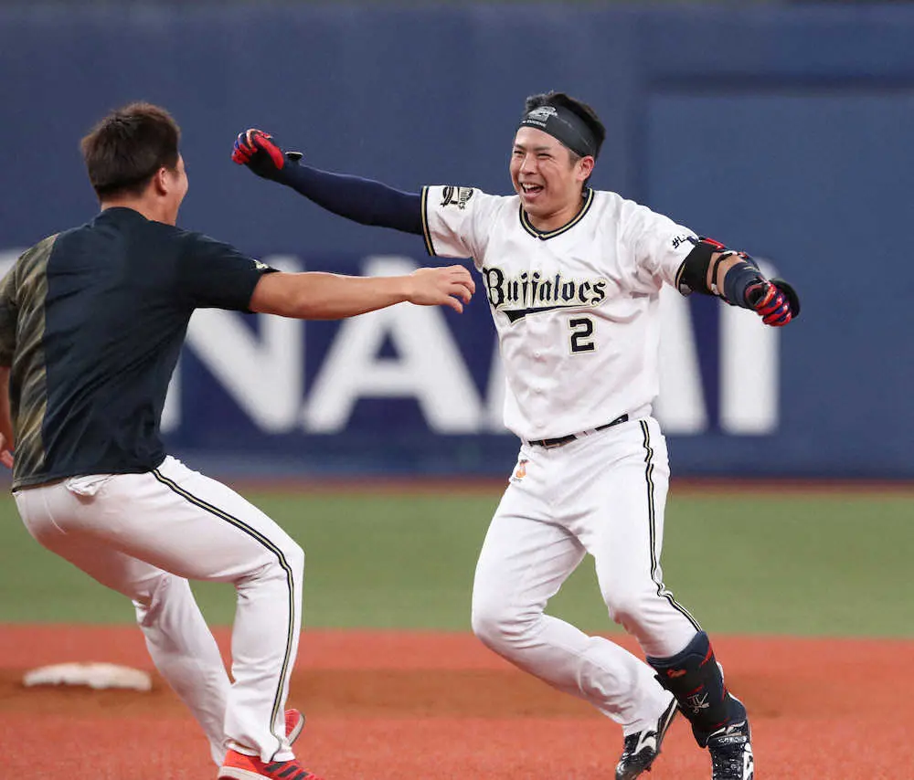 【画像・写真】プロ初サヨナラ打のオリ・若月「いつも代打を出される側なので」　自虐インタビューに場内大爆笑