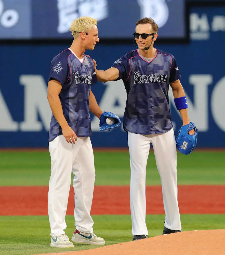 【画像・写真】DeNA　サワヤン登場で佐野、牧、桑原が本人たちと「デスターシャ！」