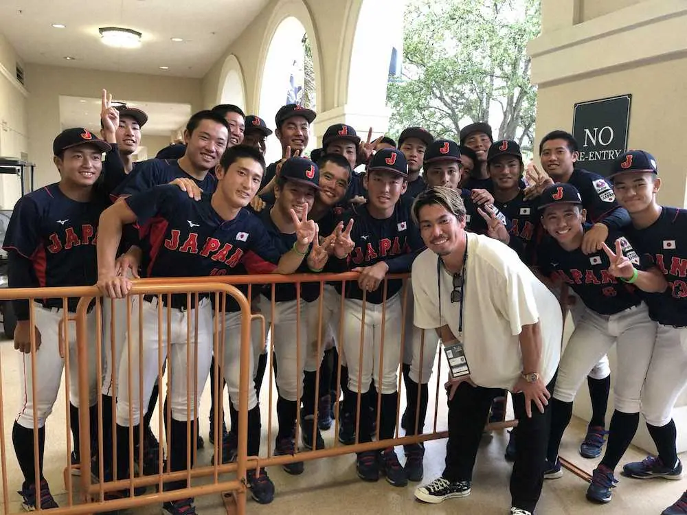 【画像・写真】【U18W杯】観戦マエケンが代表チームを激励　試合は雨天でサスペンデッドゲームに