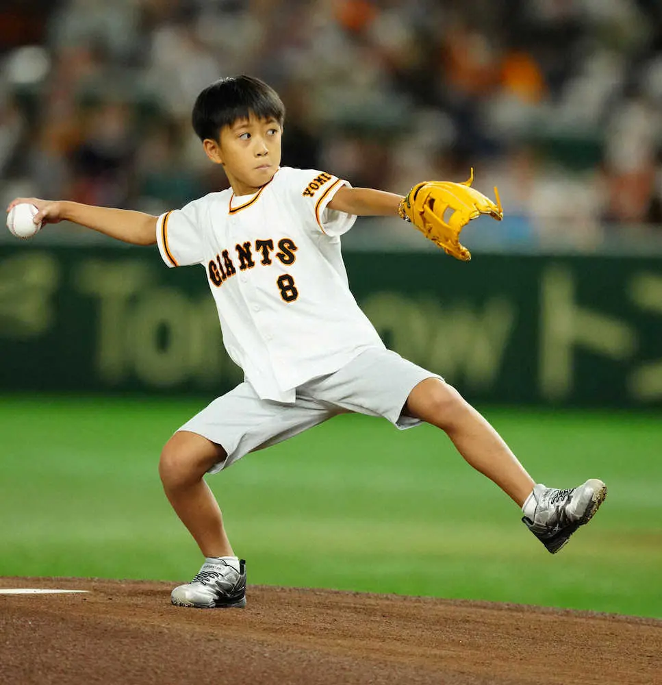 【画像・写真】市川海老蔵の長男・勸玄君が巨人―DeNA戦始球式　3バン投球に「また機会があればリベンジしたい」