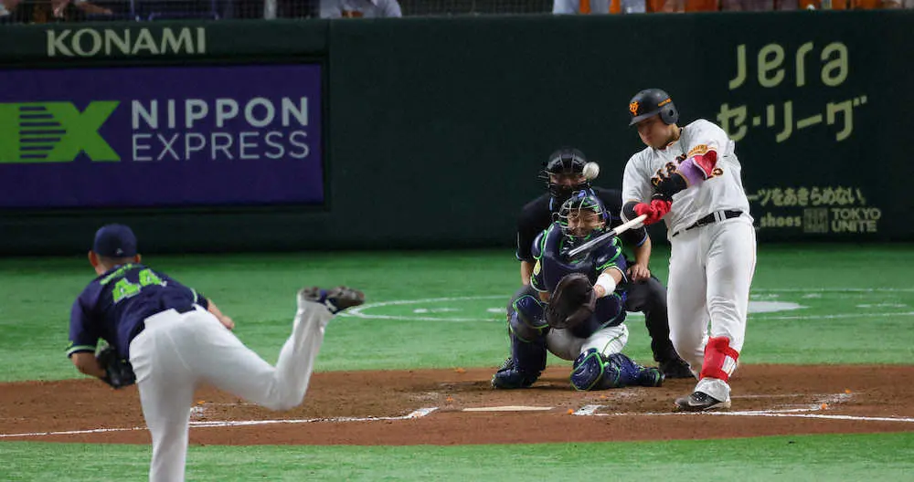 【画像・写真】巨人・岡本和真　原辰徳超え球団3人目5年連続30号に王手！確信歩きの特大29号ソロ「次の打席も」