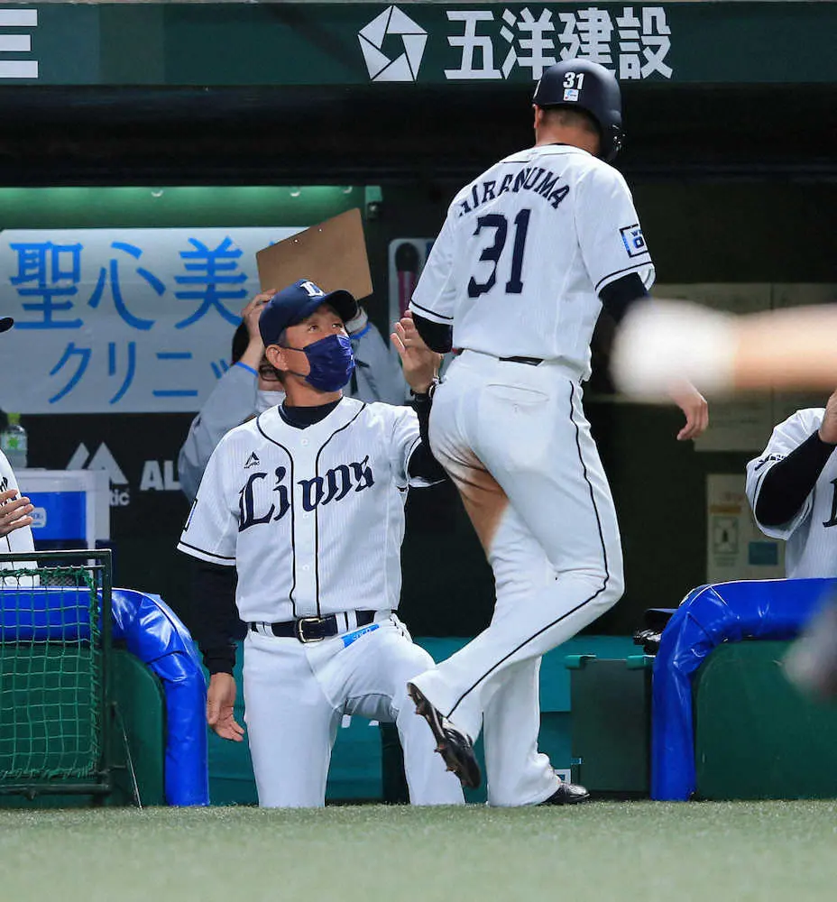 【画像・写真】西武　連敗ストップで3位楽天に1ゲーム差　辻監督「山川の適時打に、みんな一つになって喜びあっていた」