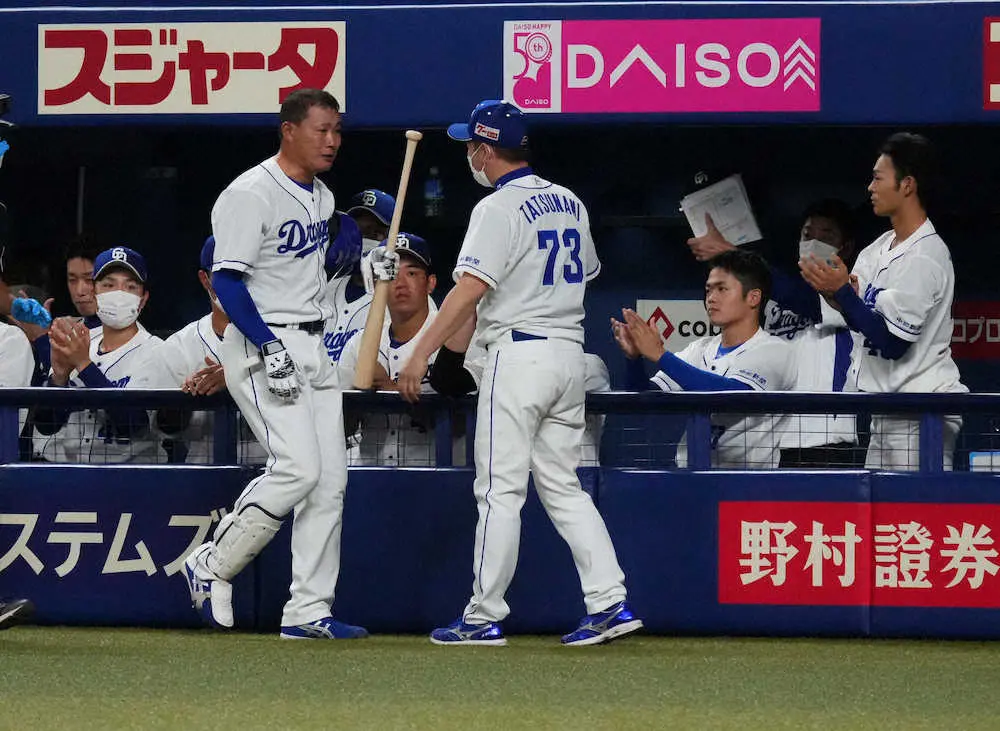 【画像・写真】引退福留にカブス・誠也、中村順司氏、ムネリンなど思い出メッセージ　試合前には桑田コーチと談笑