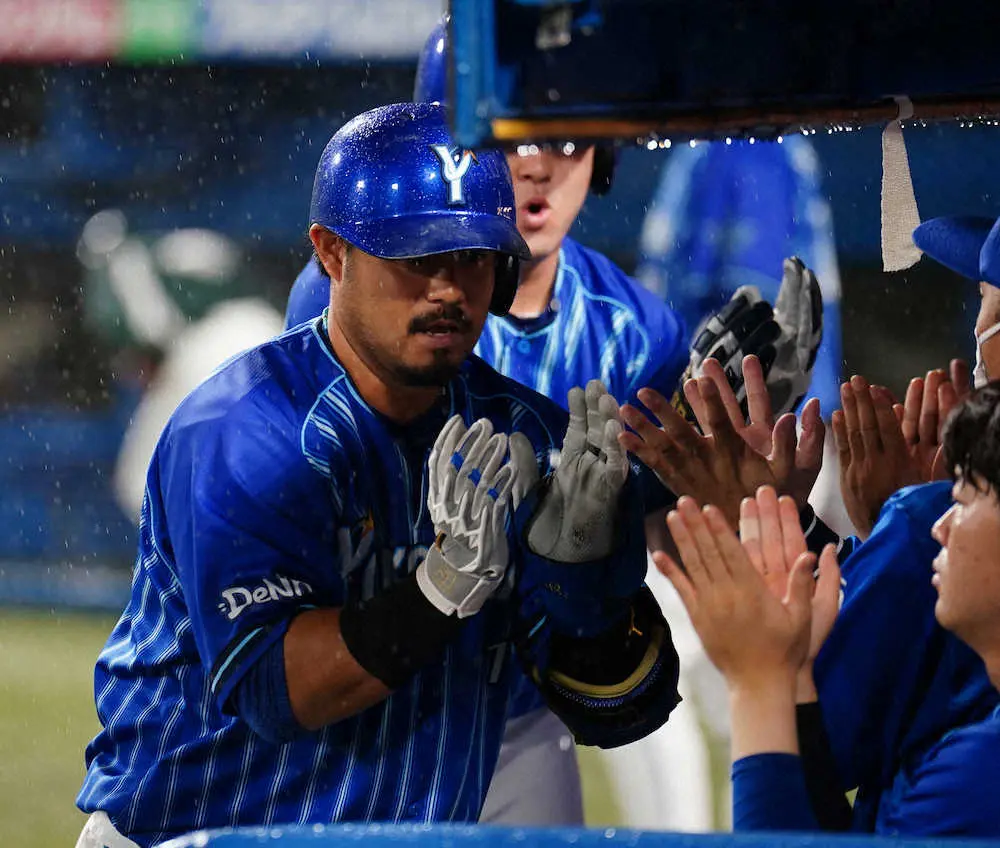 【画像・写真】番長DeNA決めた初CS！雨中の神宮で5発先勝　“ミスター神宮”宮崎が自身初3戦連発