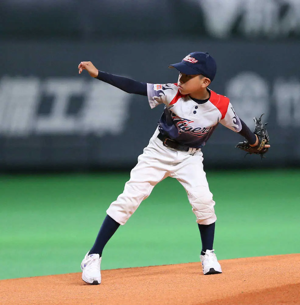 【画像・写真】離れる父子の心をつないだ日本ハムのひと夏の夢企画　今川、杉谷、伊藤が野球少年の夢をサポート