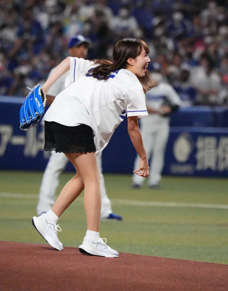 【画像・写真】元乃木坂46の永島聖羅がノーバン始球式「夢を叶えることができ本当にうれしい」地元バンテリンDで登板