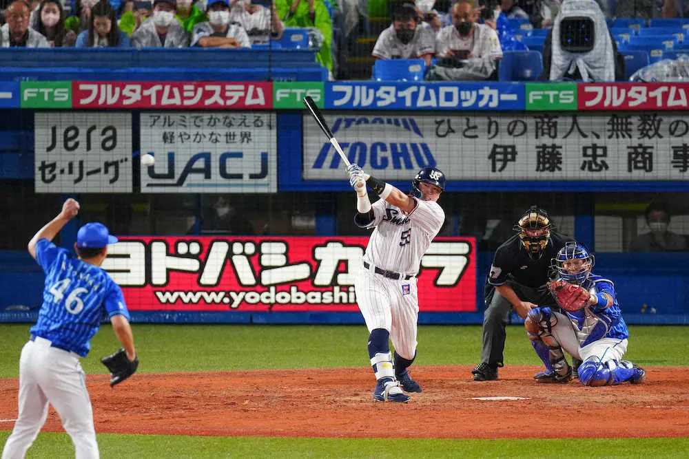 【画像・写真】ヤクルト村上　第3打席目に二塁打で14打席ぶり快音！長打は6試合、24打席ぶり