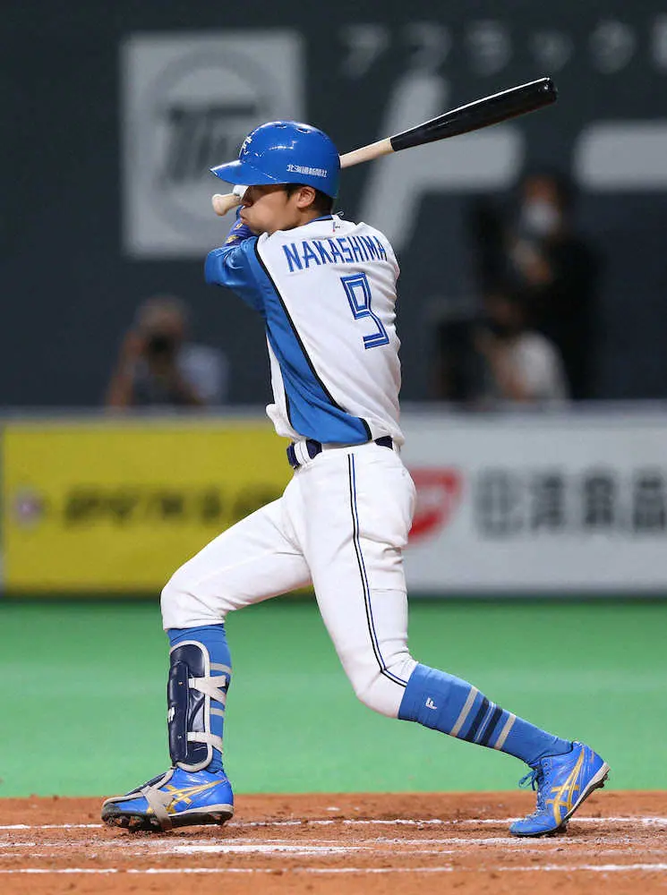 【画像・写真】日本ハム・中島が外内野の“マルチぶり”　打っても3回に適時打「センター頑張ります！」