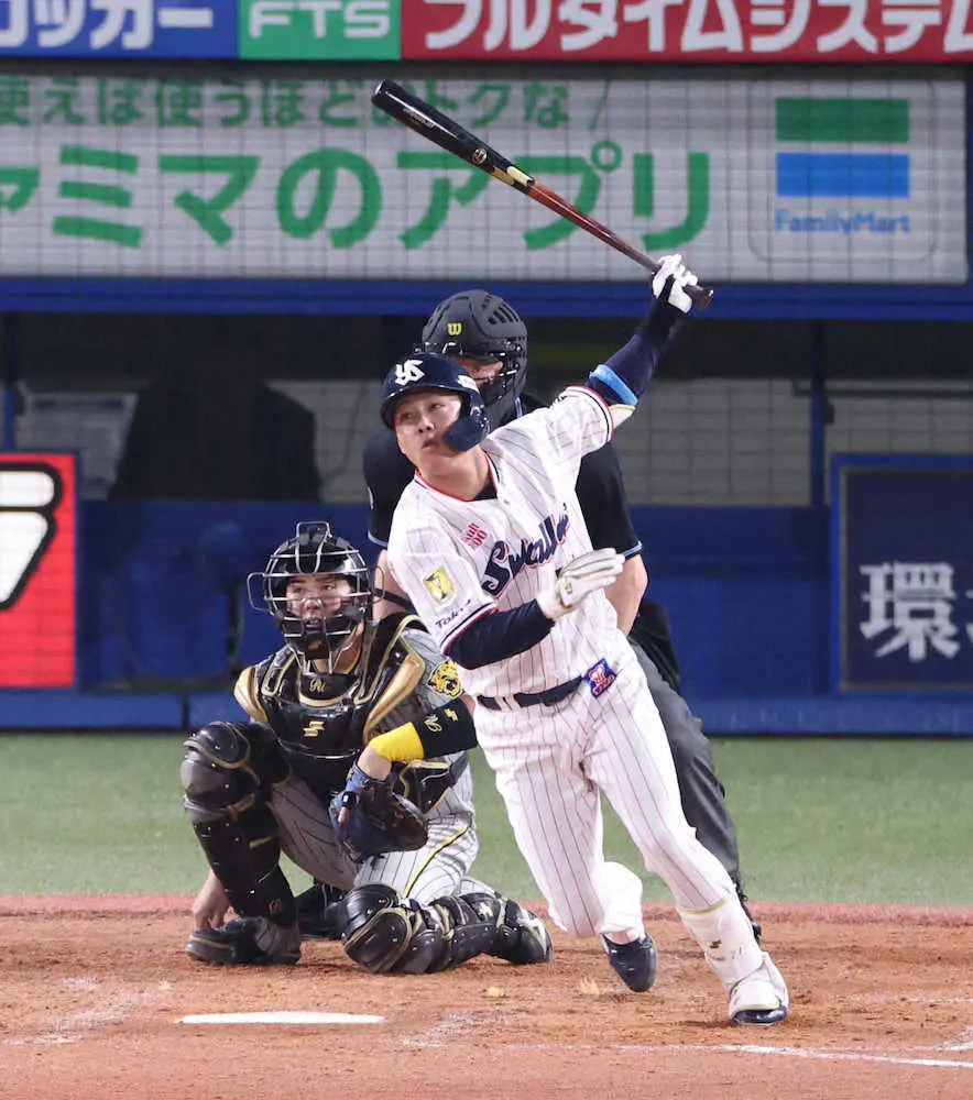 ヤクルト赤羽 打撃でも魅せた 待望のプロ初安打に村上も大喜び スポニチ Sponichi Annex 野球