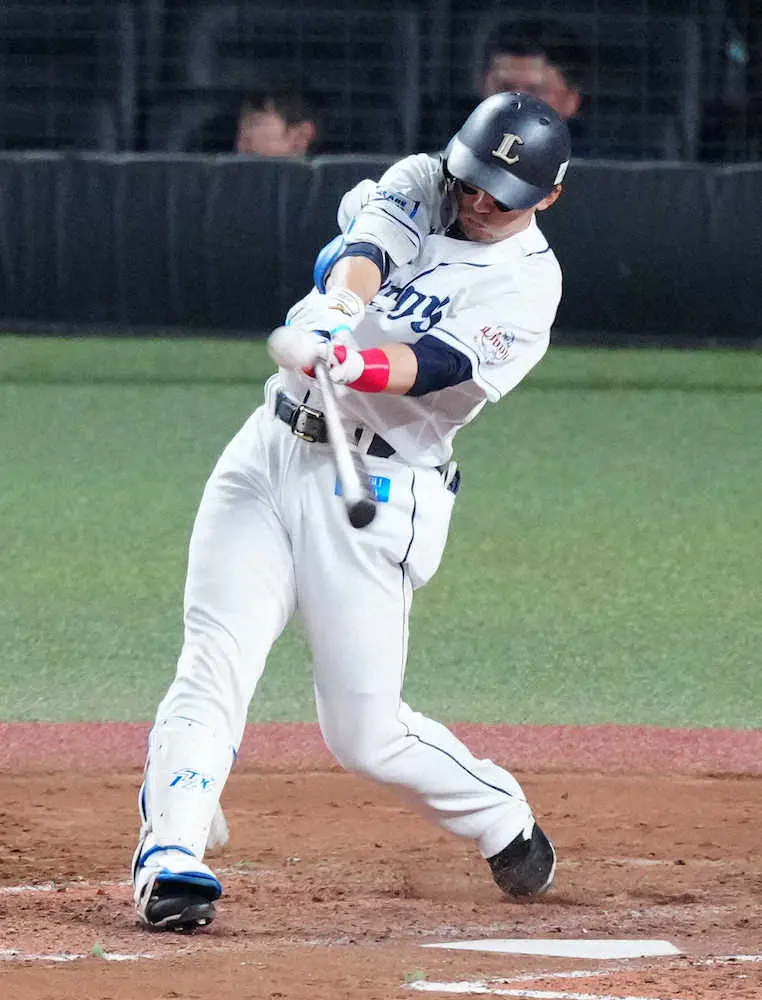 【画像・写真】西武・栗山が先制の中前打　引き分け以上で優勝のソフトバンクの目の前胴上げ阻止へ