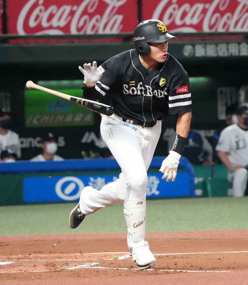 【画像・写真】ソフトB柳田「もう気持ちで打った一本」リーグ優勝へ0―1の9回同点弾！前日負傷も首にテーピングし出場